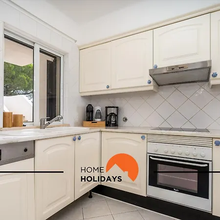 #174 T2 Em Zona Tranquila By Holidays Apartment Albufeira