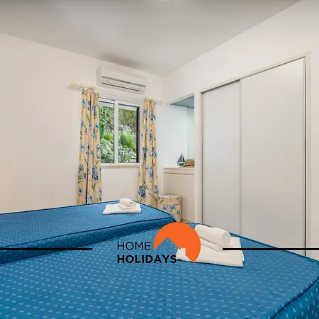 #174 T2 Em Zona Tranquila By Holidays Apartment