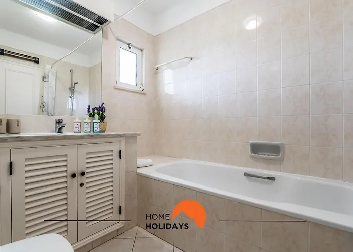 #174 T2 Em Zona Tranquila By Holidays *