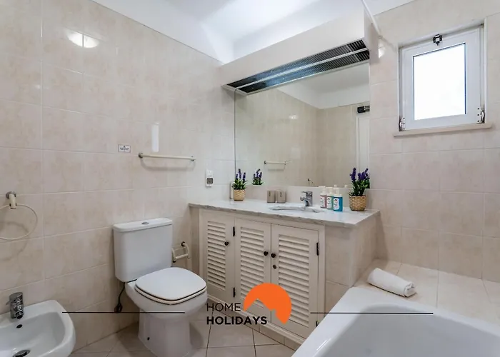 #174 T2 Em Zona Tranquila By Holidays 아파트