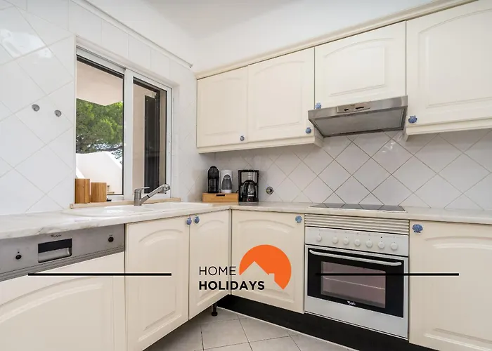 #174 T2 Em Zona Tranquila By Holidays 아파트 알부페이라