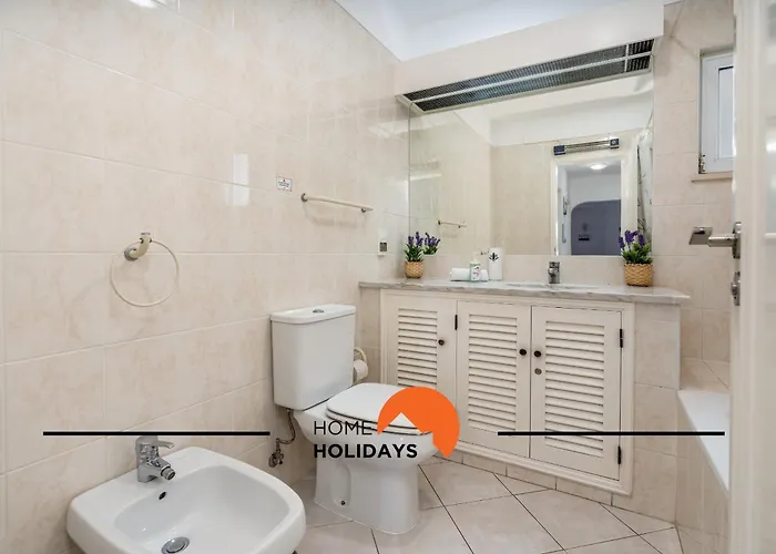 #174 T2 Em Zona Tranquila By Holidays